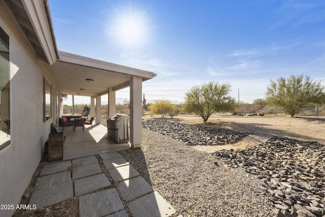 view of yard featuring a patio area