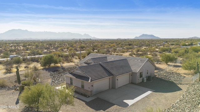 birds eye view of property featuring a mountain view