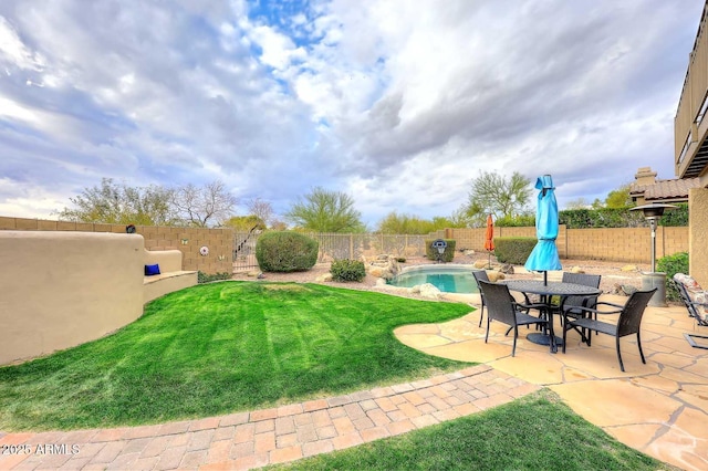 21840 N 43rd St, Phoenix, AZ 85050 - view of yard featuring a fenced backyard, a fenced in pool, and a patio