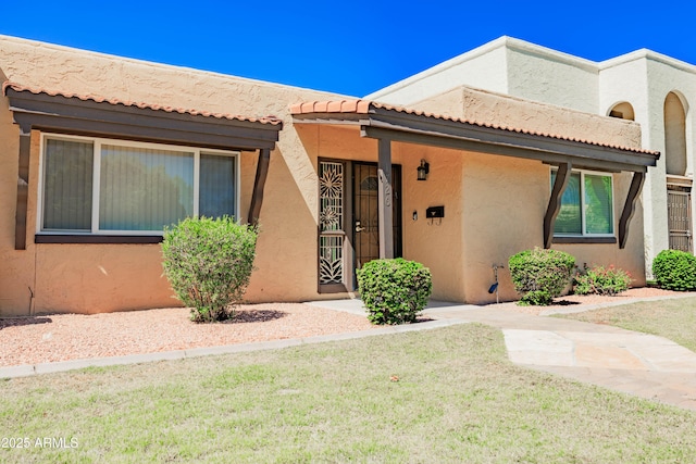 1726 W Claremont St, Phoenix, AZ 85015 - view of front of house featuring stucco siding and a front lawn