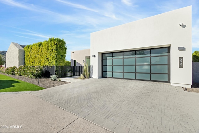 6862 E Joshua Tree Ln, Paradise Valley, AZ 85253 - garage with decorative driveway