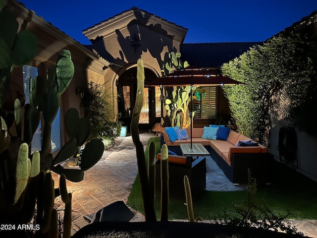 patio at twilight featuring outdoor lounge area