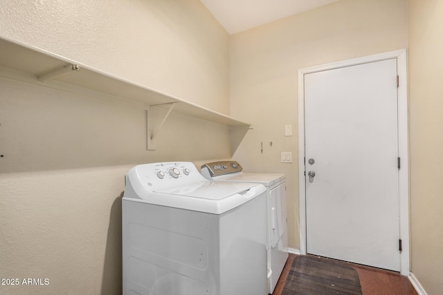 726 E Heather Dr, San Tan Valley, AZ 85140 - laundry area with washing machine and dryer and baseboards