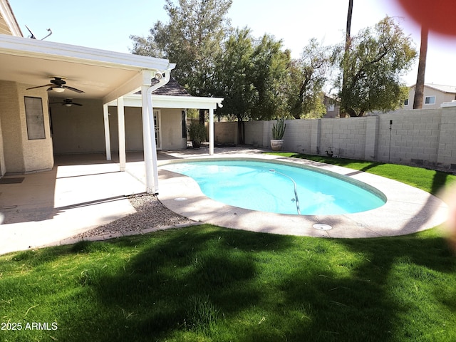 view of pool featuring a yard, a fenced backyard, a patio, and ceiling fan