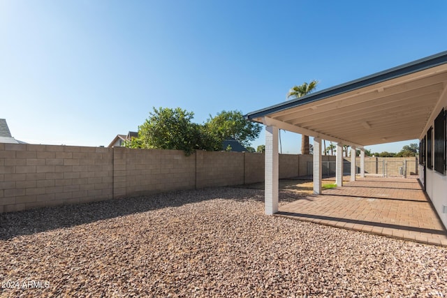 view of yard featuring a patio area