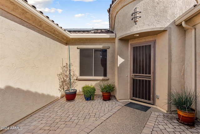 property entrance featuring a patio