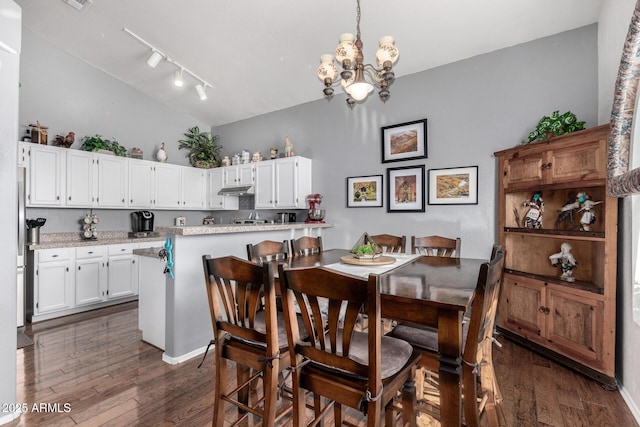 dining area featuring dark wood-style floors, lofted ceiling, visible vents, and a notable chandelier