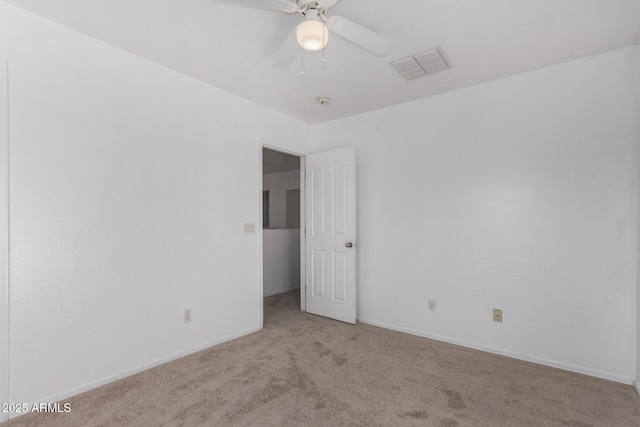 carpeted empty room featuring ceiling fan