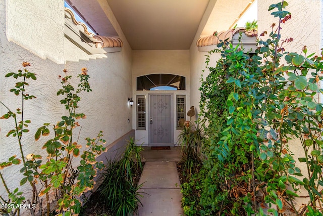 entrance to property with stucco siding