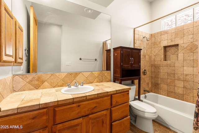 full bathroom featuring vanity, shower / bathtub combination with curtain, tasteful backsplash, and toilet