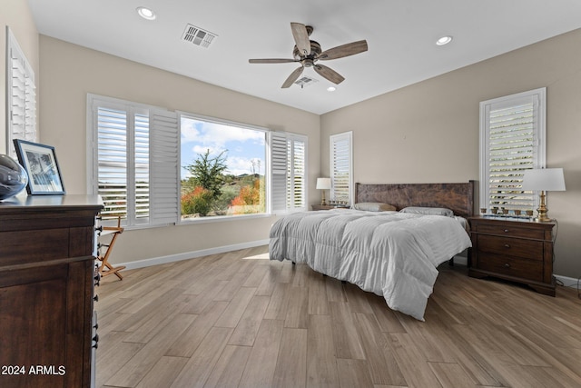 bedroom featuring light wood finished floors, visible vents, baseboards, recessed lighting, and a ceiling fan