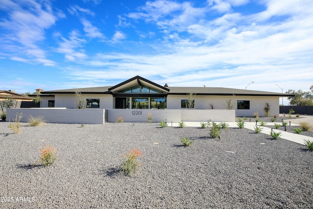 view of front of property