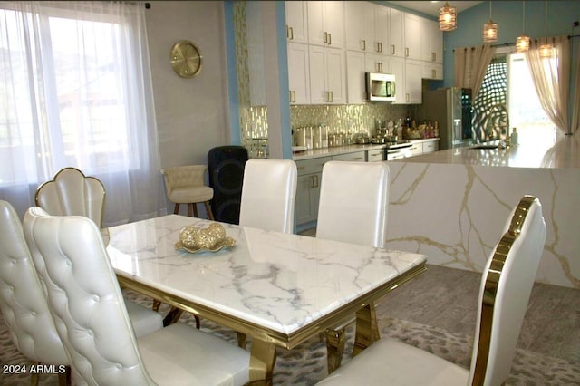 dining room with sink and light hardwood / wood-style flooring