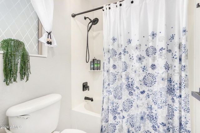 bathroom featuring toilet and shower / bath combo