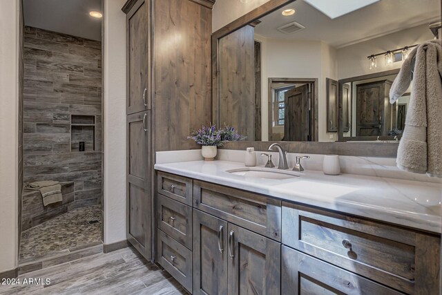 4047 W Forest Ct, Pine, AZ 85544 - bathroom with visible vents, a tile shower, vanity, and wood finished floors