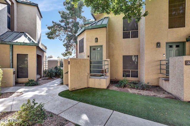 101 N 7th St Unit 225, Phoenix, AZ 85034 - view of front of home featuring stucco siding, a standing seam roof, and a metal roof
