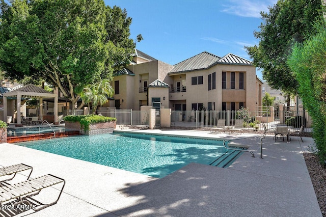 101 N 7th St Unit 225, Phoenix, AZ 85034 - community pool with a gazebo and a patio area