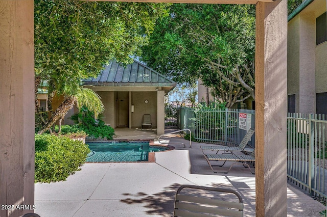 101 N 7th St Unit 225, Phoenix, AZ 85034 - community pool with a patio and an outdoor structure