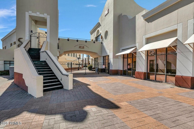101 N 7th St Unit 225, Phoenix, AZ 85034 - view of property's community featuring a gate