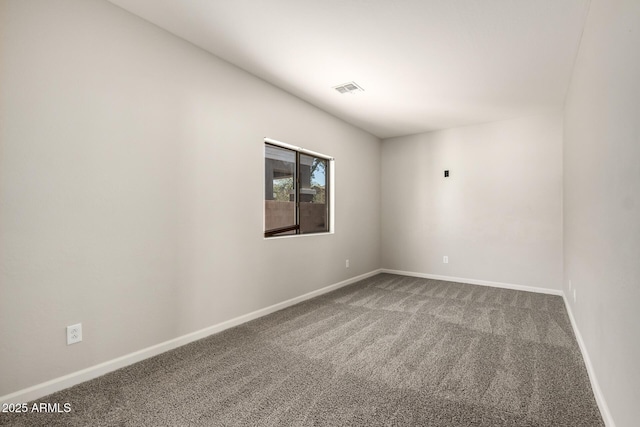 unfurnished room featuring carpet, visible vents, and baseboards