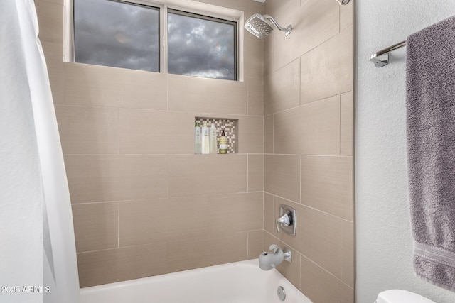 bathroom featuring toilet and shower / tub combo