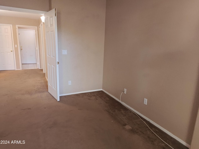 empty room featuring concrete flooring