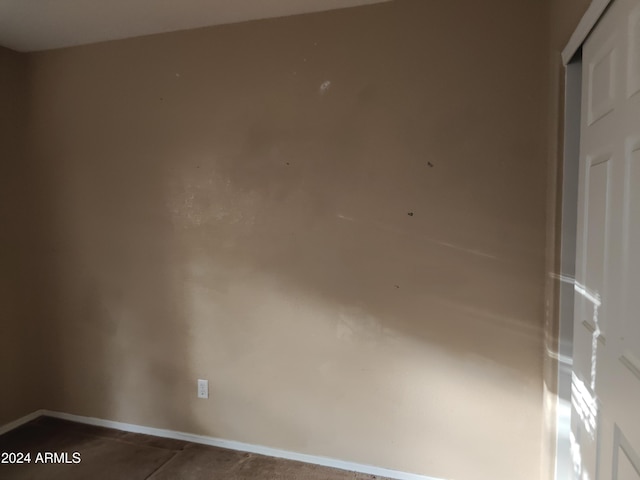 empty room featuring tile patterned floors