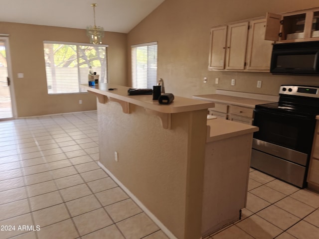 kitchen with vaulted ceiling, stainless steel electric stove, a kitchen island, hanging light fixtures, and a breakfast bar area