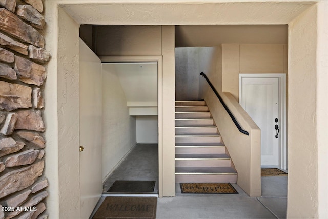 19700 N 76th St Unit 2086, Scottsdale, AZ 85255 - stairway featuring concrete floors