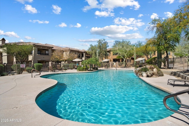 19700 N 76th St Unit 2086, Scottsdale, AZ 85255 - pool featuring fence, a patio area, and a residential view