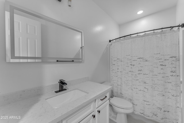 bathroom with a shower with curtain, vanity, and toilet