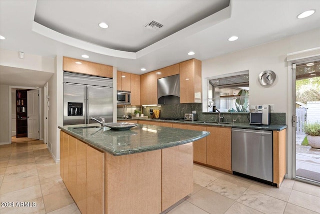 6516 E Maverick Rd, Paradise Valley, AZ 85253 - kitchen with visible vents, range hood, a sink, a tray ceiling, and built in appliances