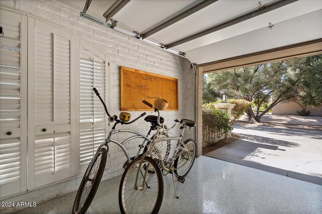 6516 E Maverick Rd, Paradise Valley, AZ 85253 - view of garage