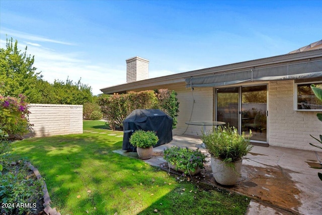 6516 E Maverick Rd, Paradise Valley, AZ 85253 - view of yard featuring a patio area