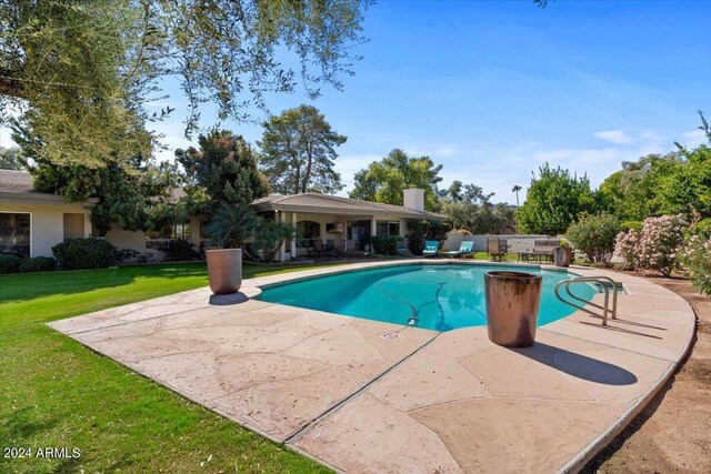 6516 E Maverick Rd, Paradise Valley, AZ 85253 - outdoor pool with a yard and a patio