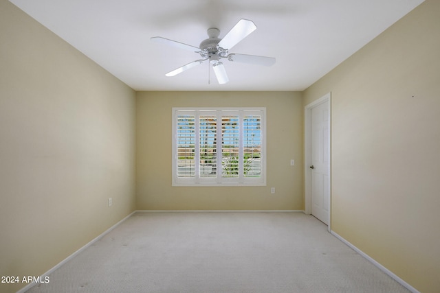 carpeted empty room featuring ceiling fan