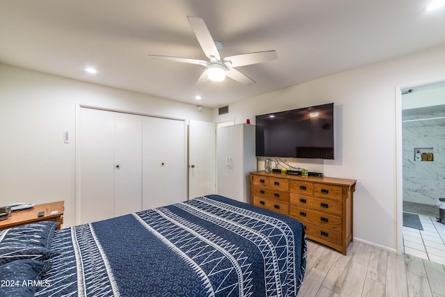 bedroom with connected bathroom, a closet, light hardwood / wood-style flooring, and ceiling fan