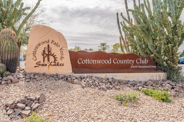view of community / neighborhood sign