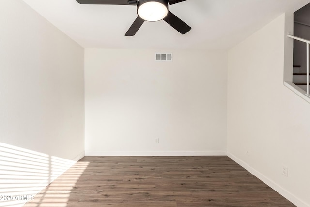 unfurnished room with dark wood-type flooring and ceiling fan