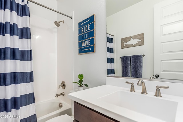 full bath with shower / tub combo with curtain, vanity, and toilet