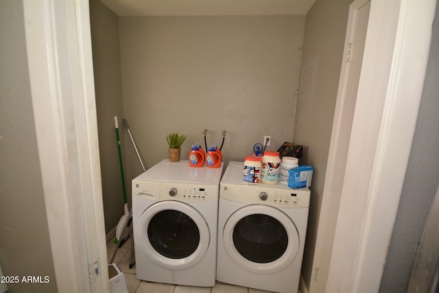 laundry room with light tile patterned floors, laundry area, and independent washer and dryer