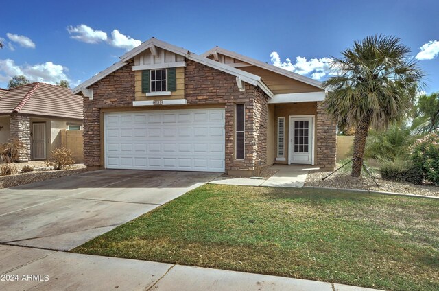 view of front of house featuring a front lawn