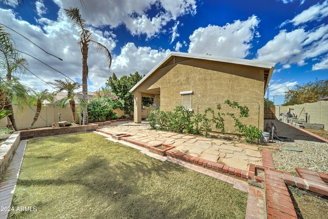 view of yard with a patio area