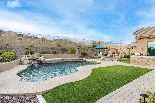 6326 W Misty Willow Ln, Glendale, AZ 85310 - view of pool featuring a patio