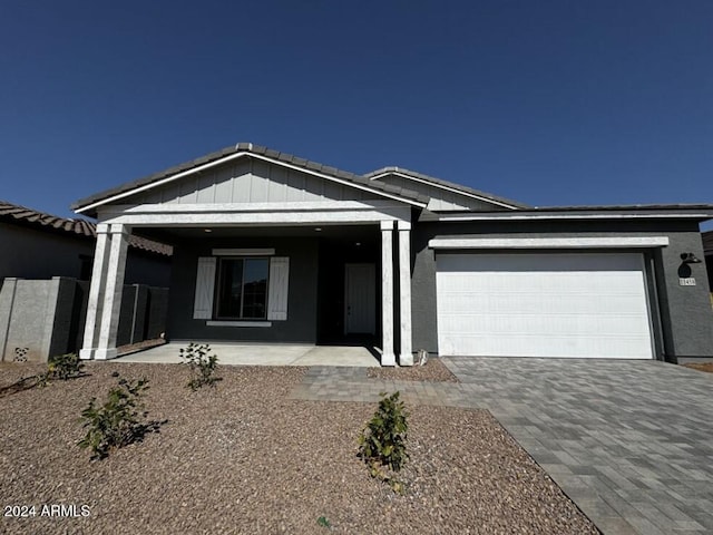 view of front facade with a garage