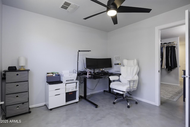 office area featuring concrete floors and ceiling fan