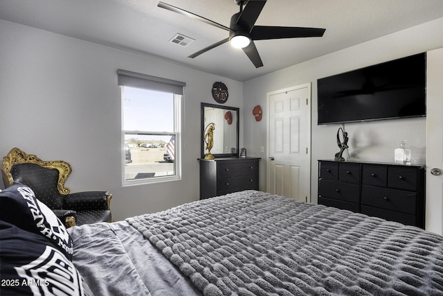 bedroom with ceiling fan