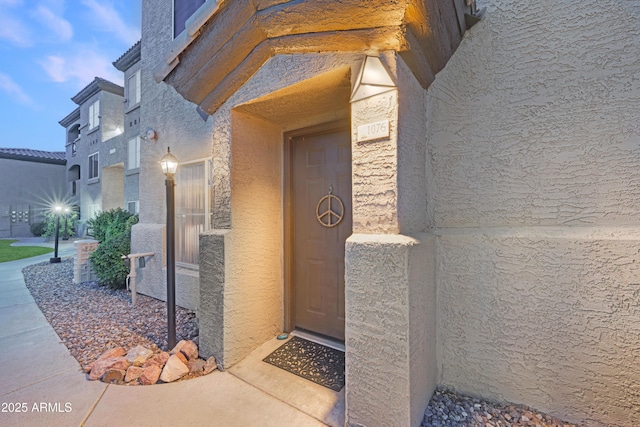 entrance to property with stucco siding