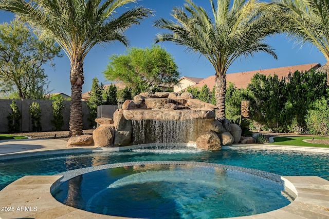 31517 N 41st St, Cave Creek, AZ 85331 - view of pool featuring a pool with connected hot tub and fence