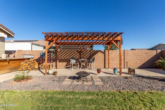 view of patio featuring a pergola